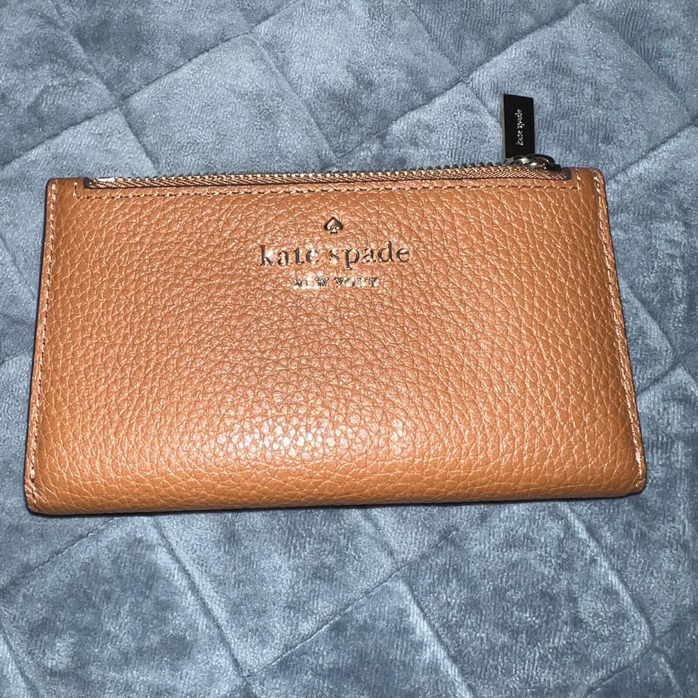 Kate Spade Warm Gingerbread Leather Wallet
Used- but still great condition